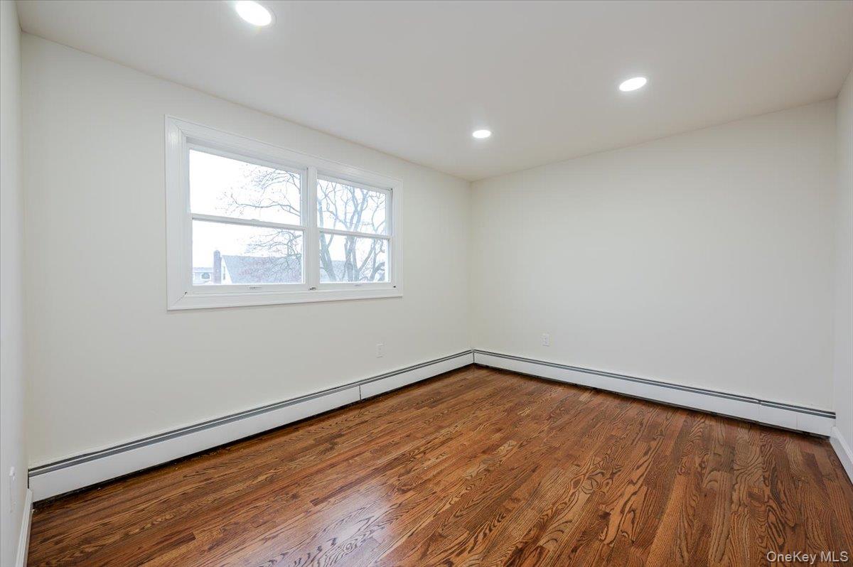 #19 photo, 571 Center Dyre Avenue, Саффолк ‖ West Islip , NY 11795