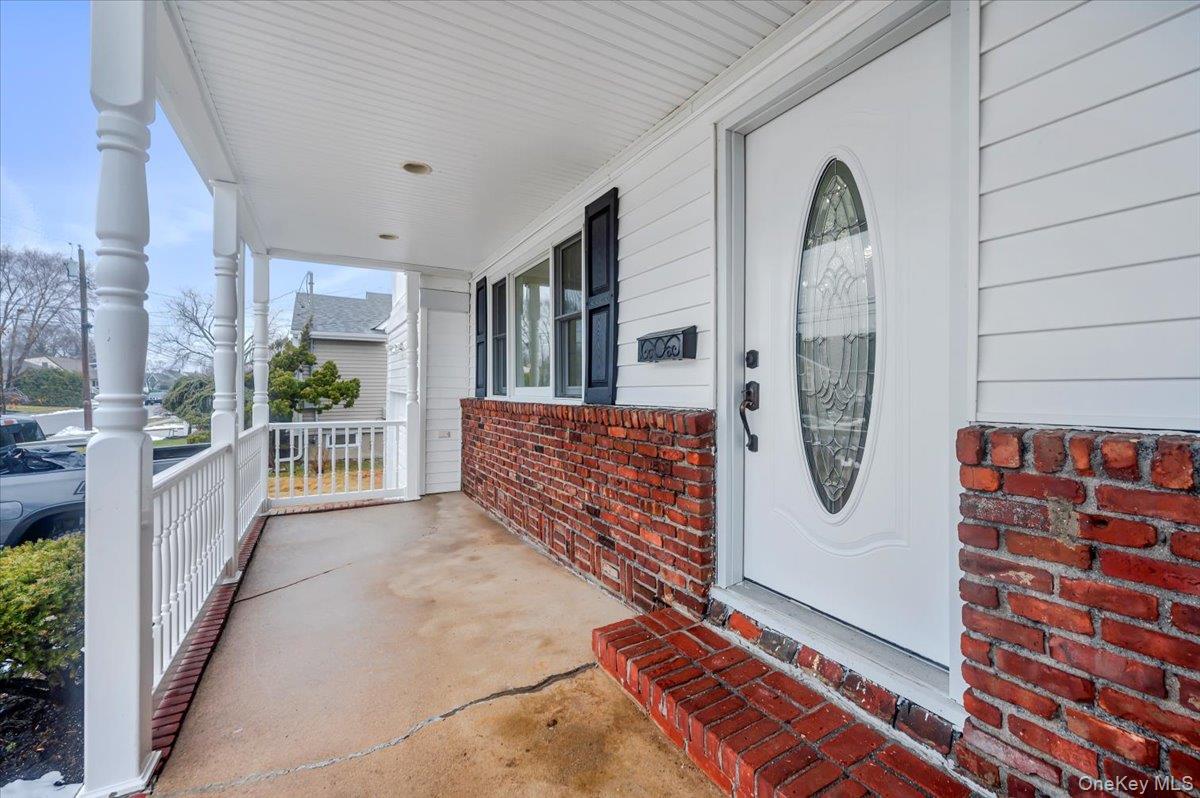 #2 photo, 571 Center Dyre Avenue, Саффолк ‖ West Islip , NY 11795