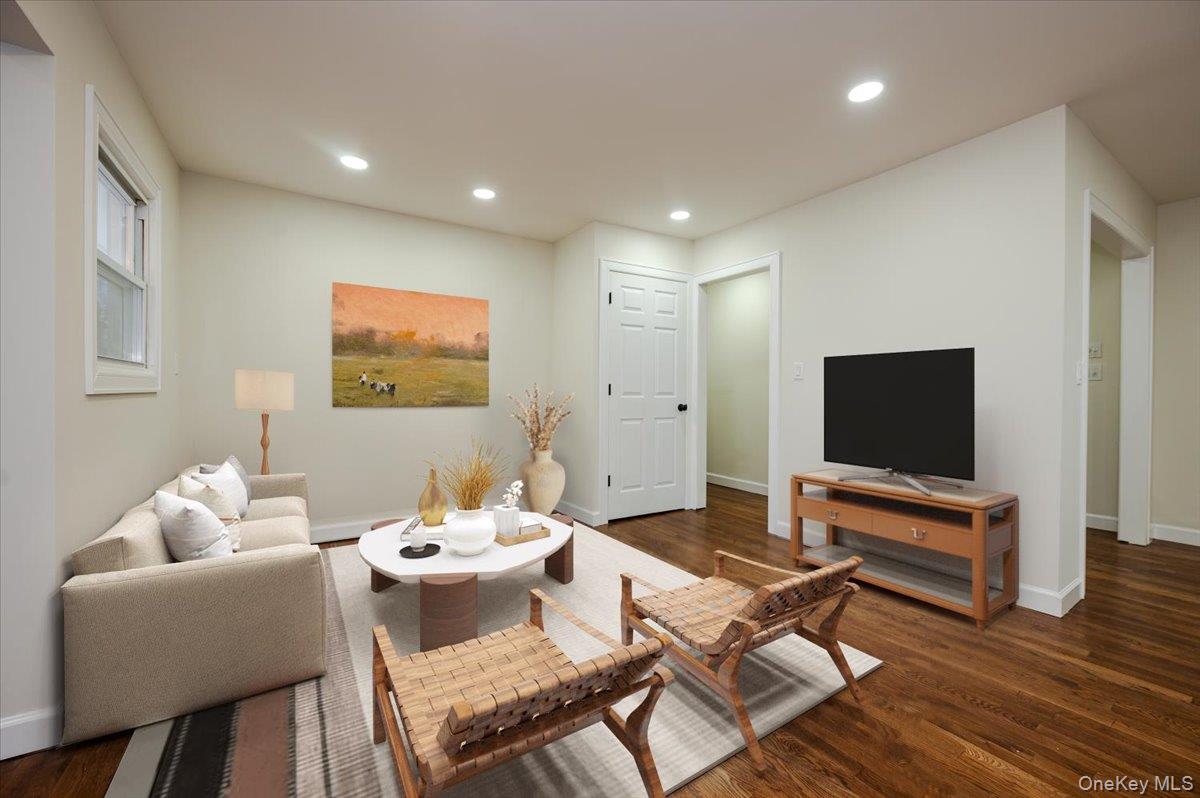 #4 photo, 571 Center Dyre Avenue, Саффолк ‖ West Islip , NY 11795