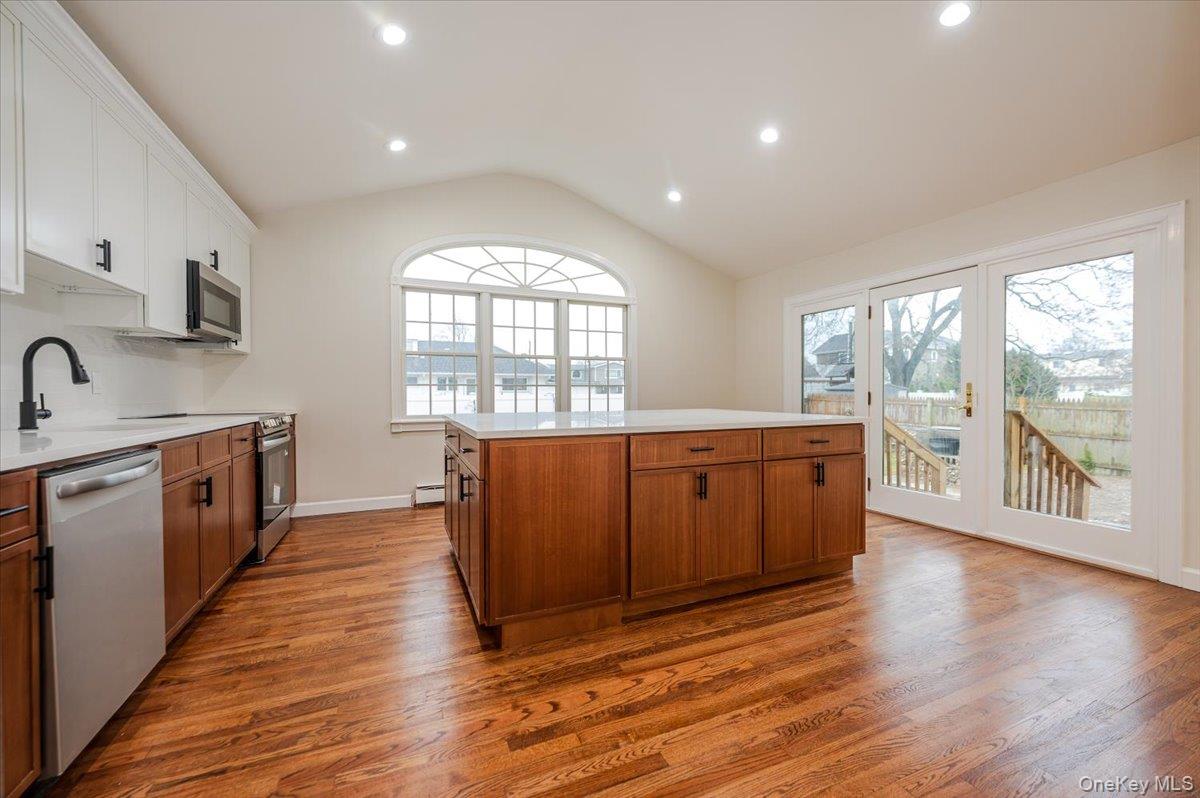 #6 photo, 571 Center Dyre Avenue, Саффолк ‖ West Islip , NY 11795