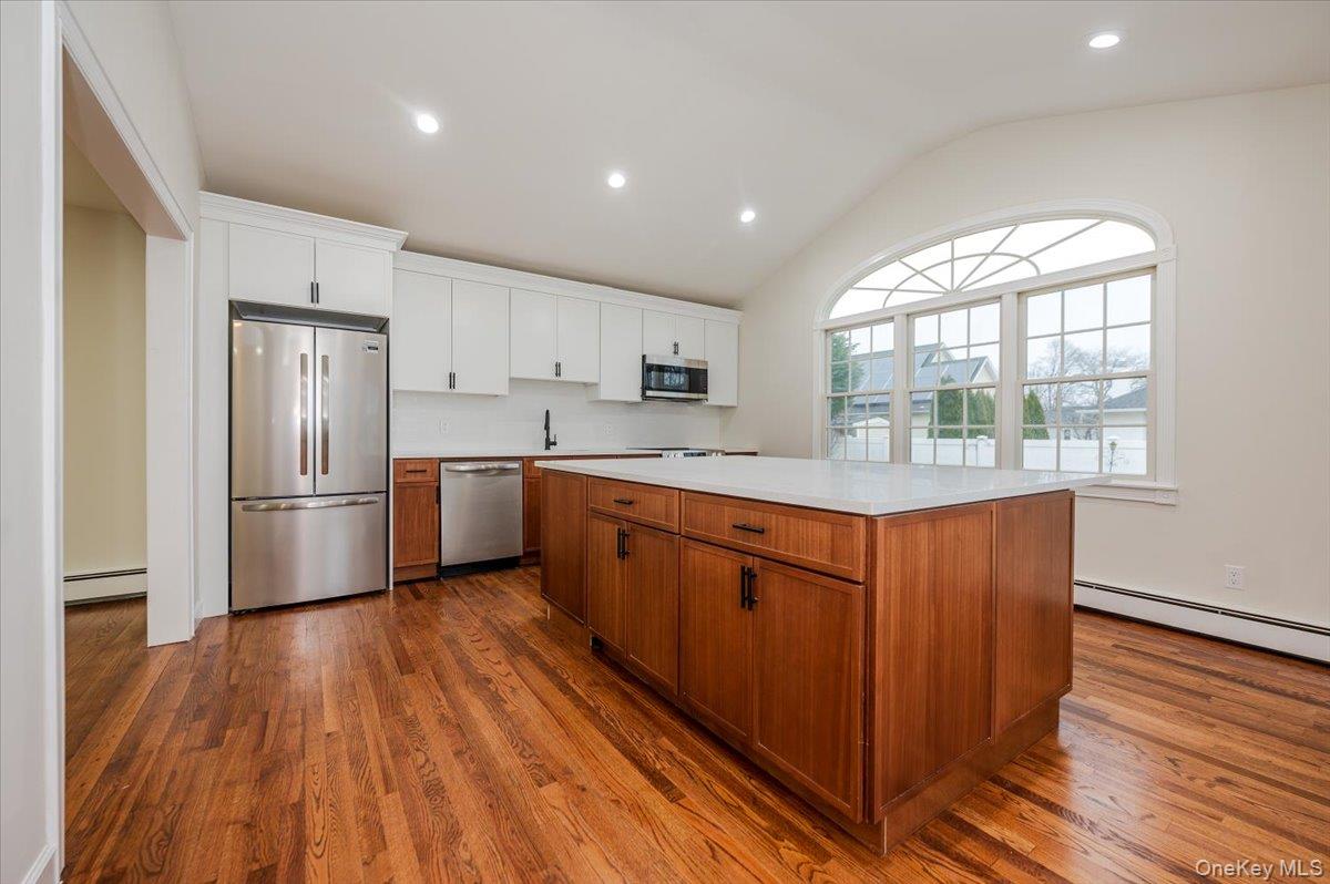 #7 photo, 571 Center Dyre Avenue, Саффолк ‖ West Islip , NY 11795