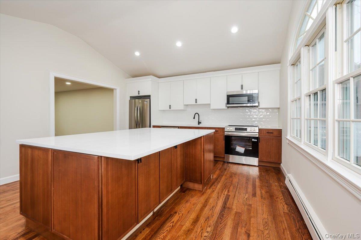 #8 photo, 571 Center Dyre Avenue, Саффолк ‖ West Islip , NY 11795