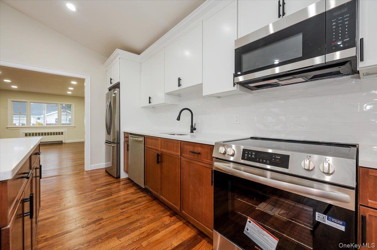 #9 photo, 571 Center Dyre Avenue, Саффолк ‖ West Islip , NY 11795