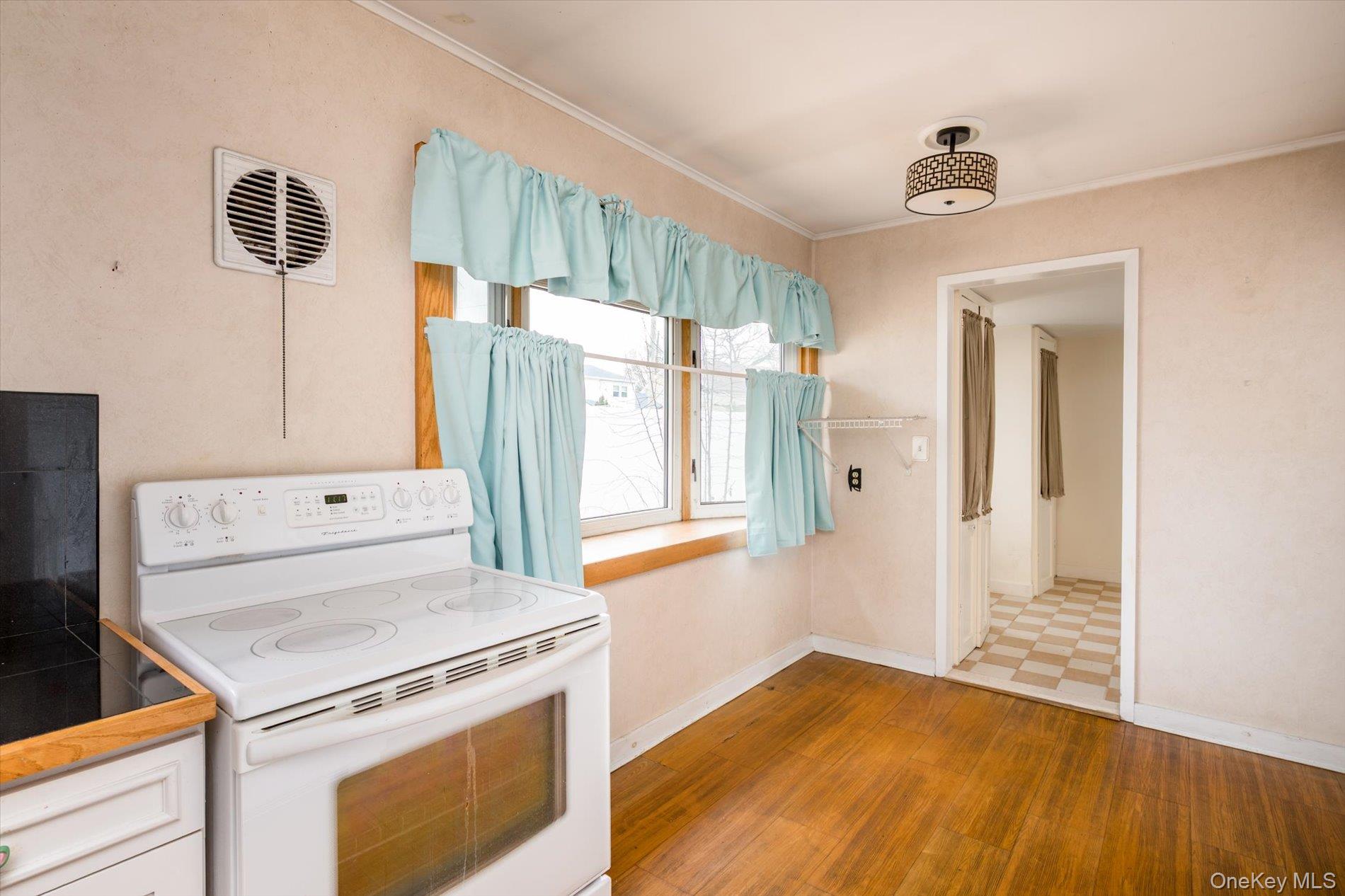 #10 photo, 1691 Lehigh Road, Wantagh , NY 11793