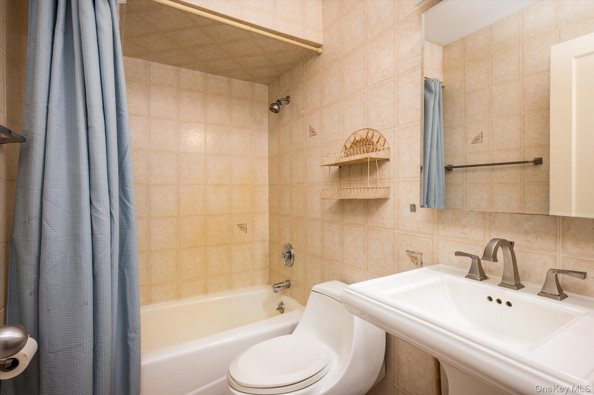 #11 photo, 1691 Lehigh Road, Wantagh , NY 11793