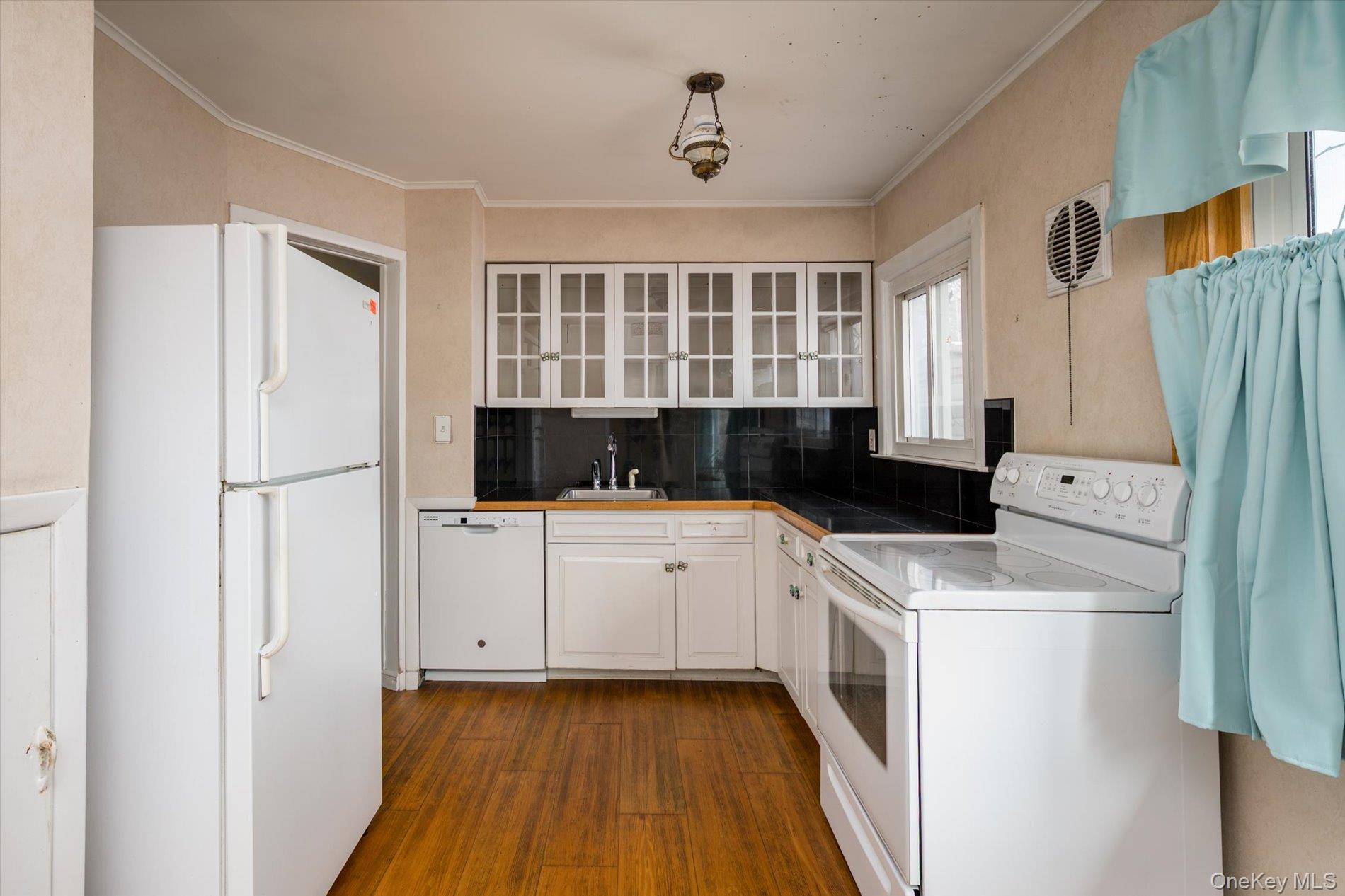 #9 photo, 1691 Lehigh Road, Wantagh , NY 11793