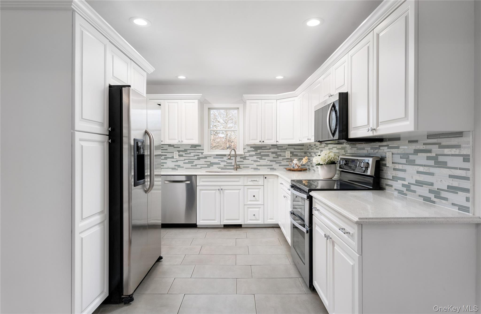 #8 photo, 7 Atlantic Drive, सफ़ोक काउंटी Sound Beach , NY 11789