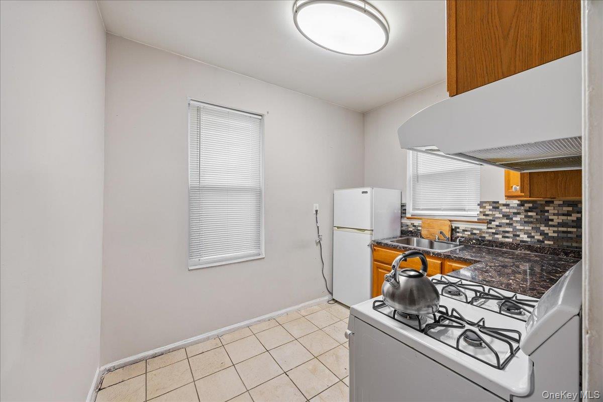 #15 photo, 2953 Harding Avenue, ब्रोंक्स Bronx , NY 10465