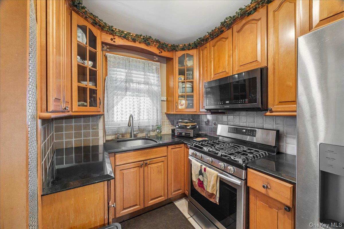 #7 photo, 2953 Harding Avenue, ब्रोंक्स Bronx , NY 10465