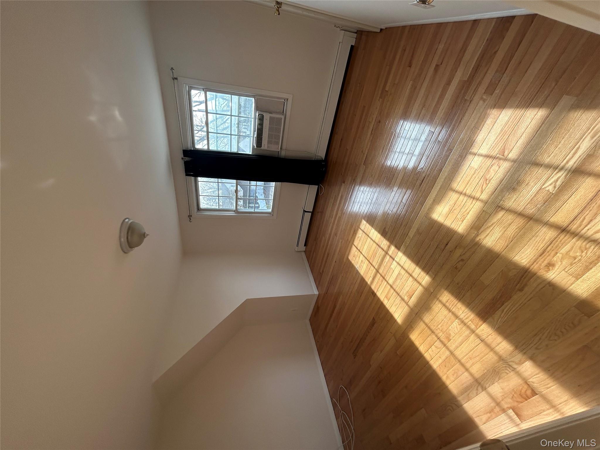 #3 photo, 7 Grange Street, सफ़ोक काउंटी Huntington , NY 11743