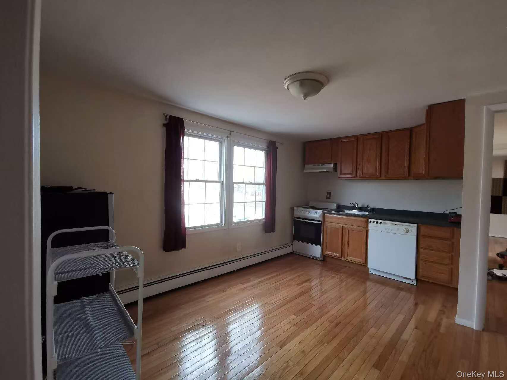 #5 photo, 7 Grange Street, सफ़ोक काउंटी Huntington , NY 11743