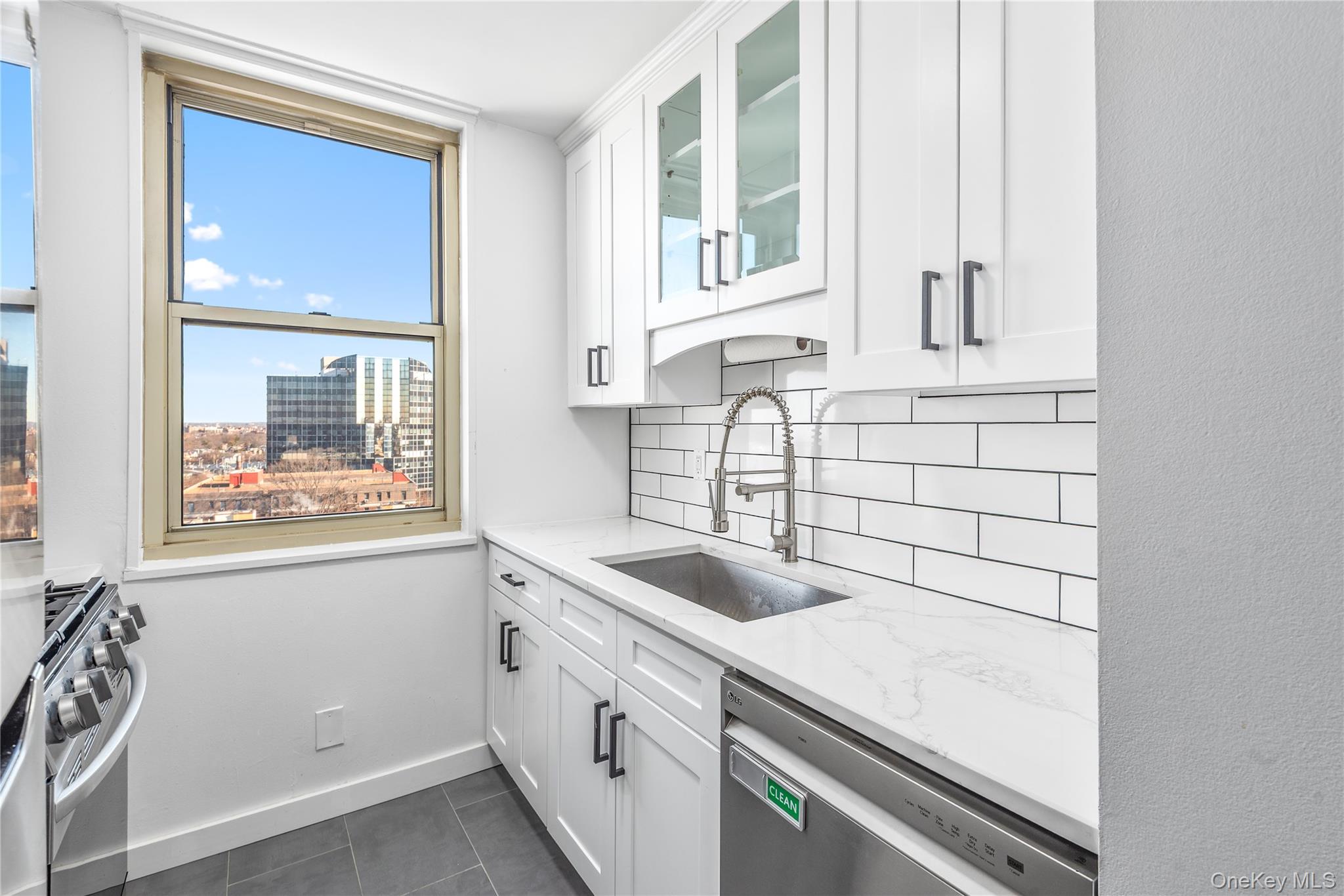 #11 photo, 118-18 Union Turnpike, Куинс ‖ Kew Gardens , NY 11415