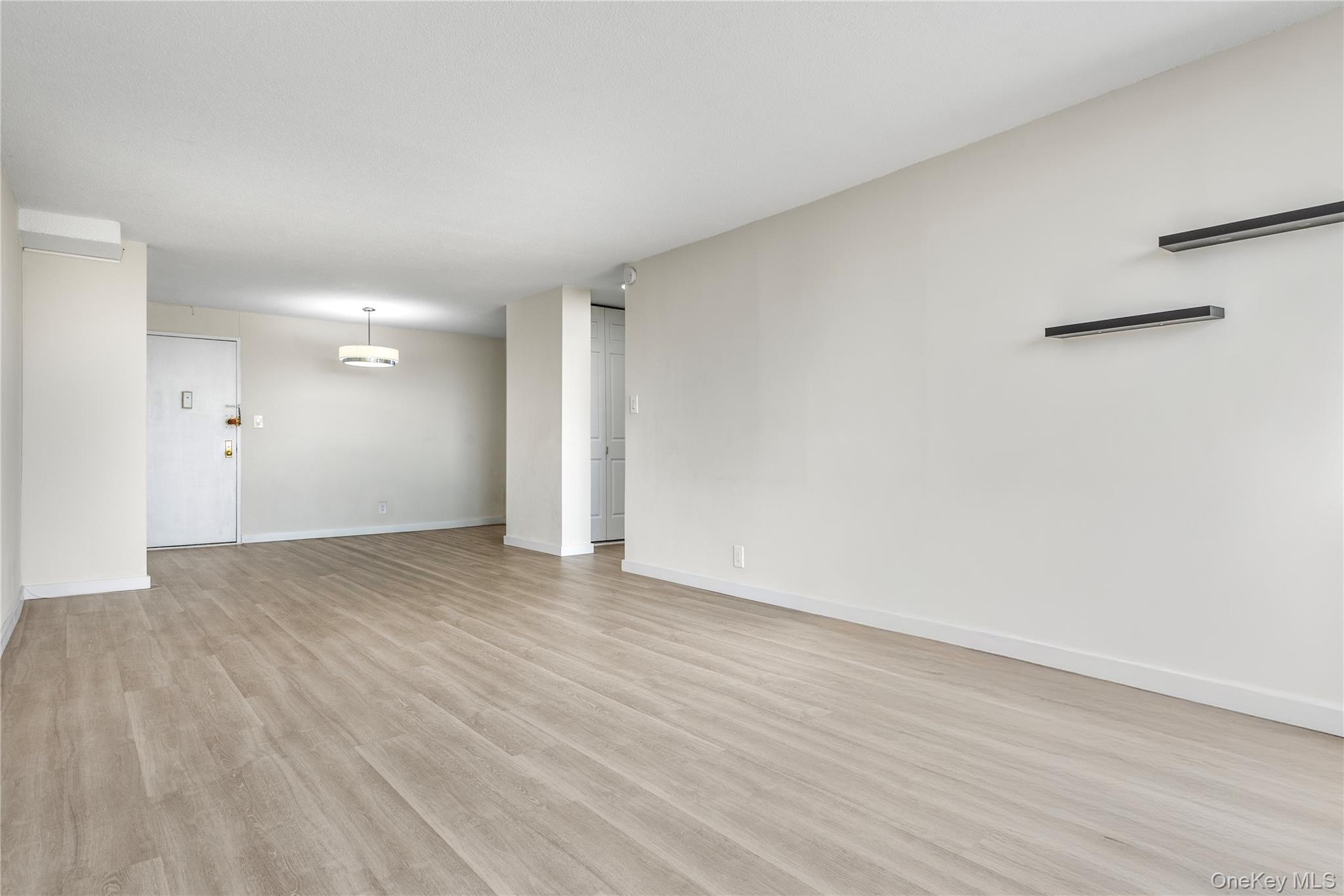 #6 photo, 118-18 Union Turnpike, Куинс ‖ Kew Gardens , NY 11415