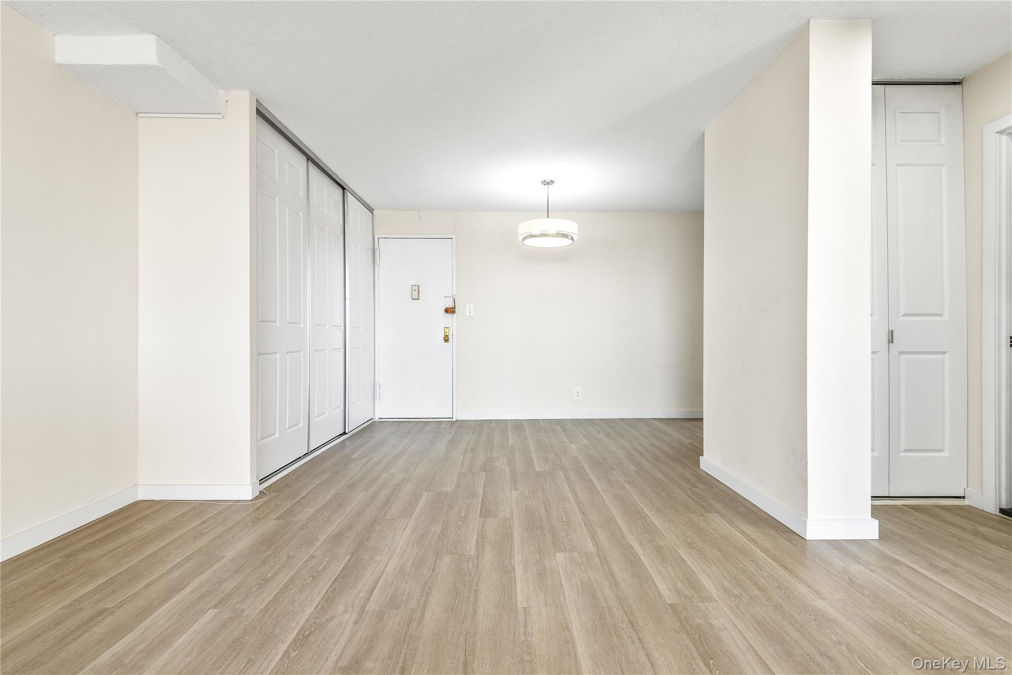 #7 photo, 118-18 Union Turnpike, Куинс ‖ Kew Gardens , NY 11415