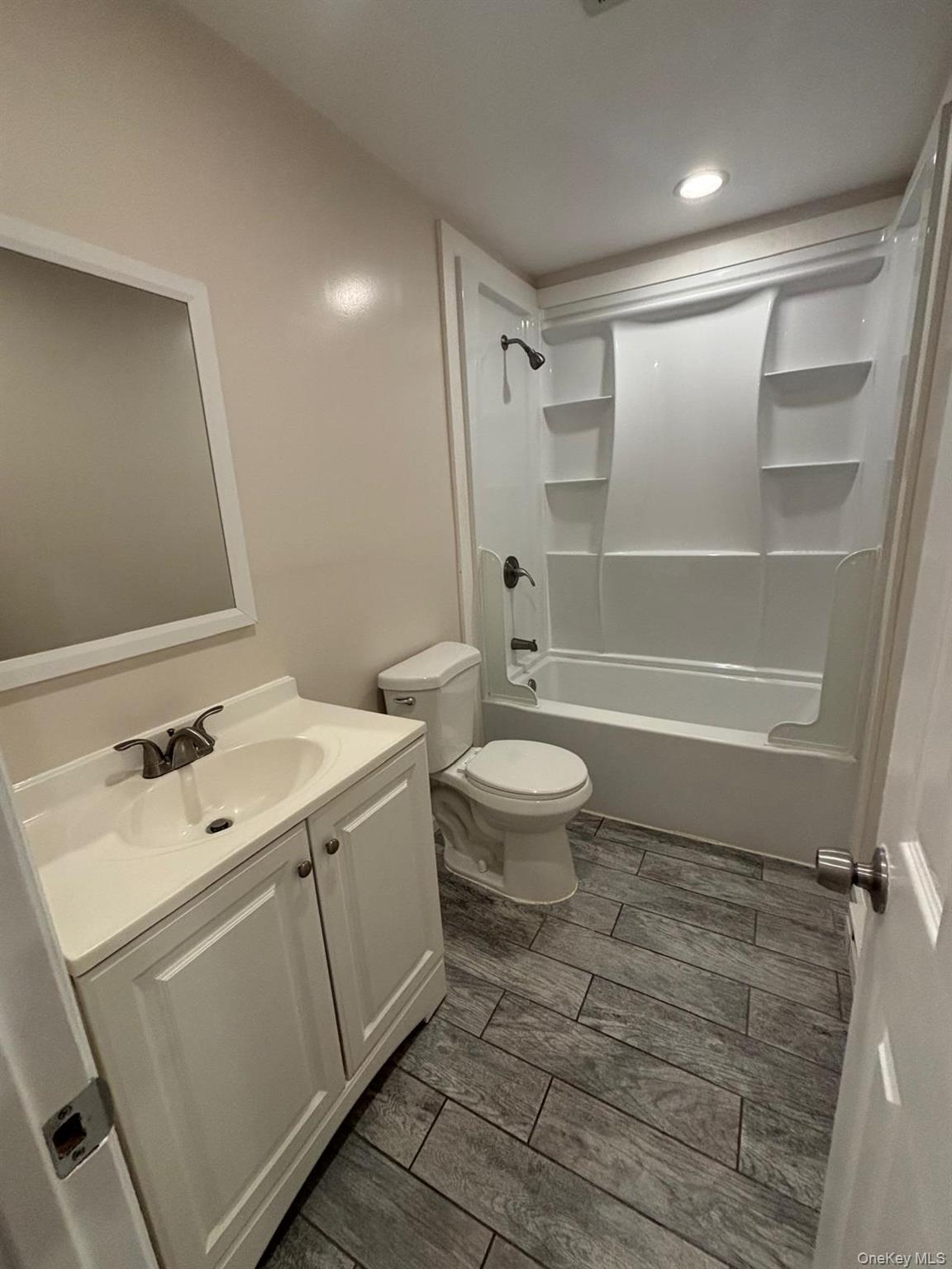 #10 photo, 855 Meade Avenue, सफ़ोक काउंटी Bellport , NY 11713