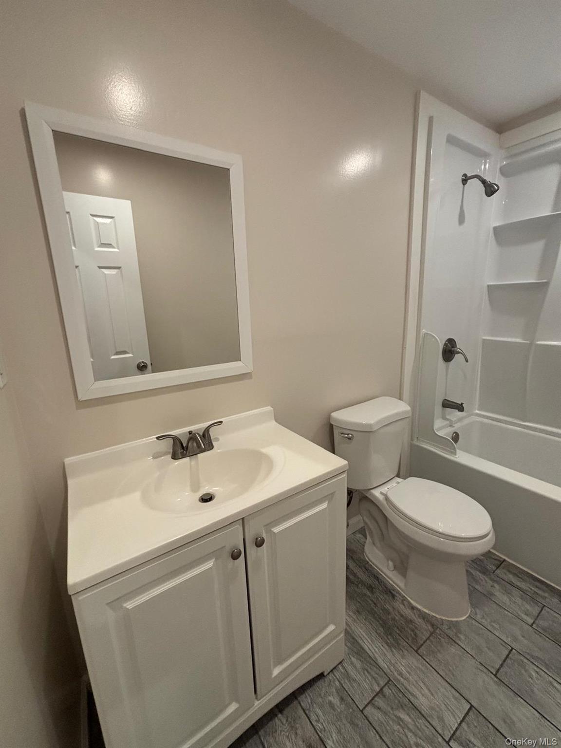 #11 photo, 855 Meade Avenue, सफ़ोक काउंटी Bellport , NY 11713