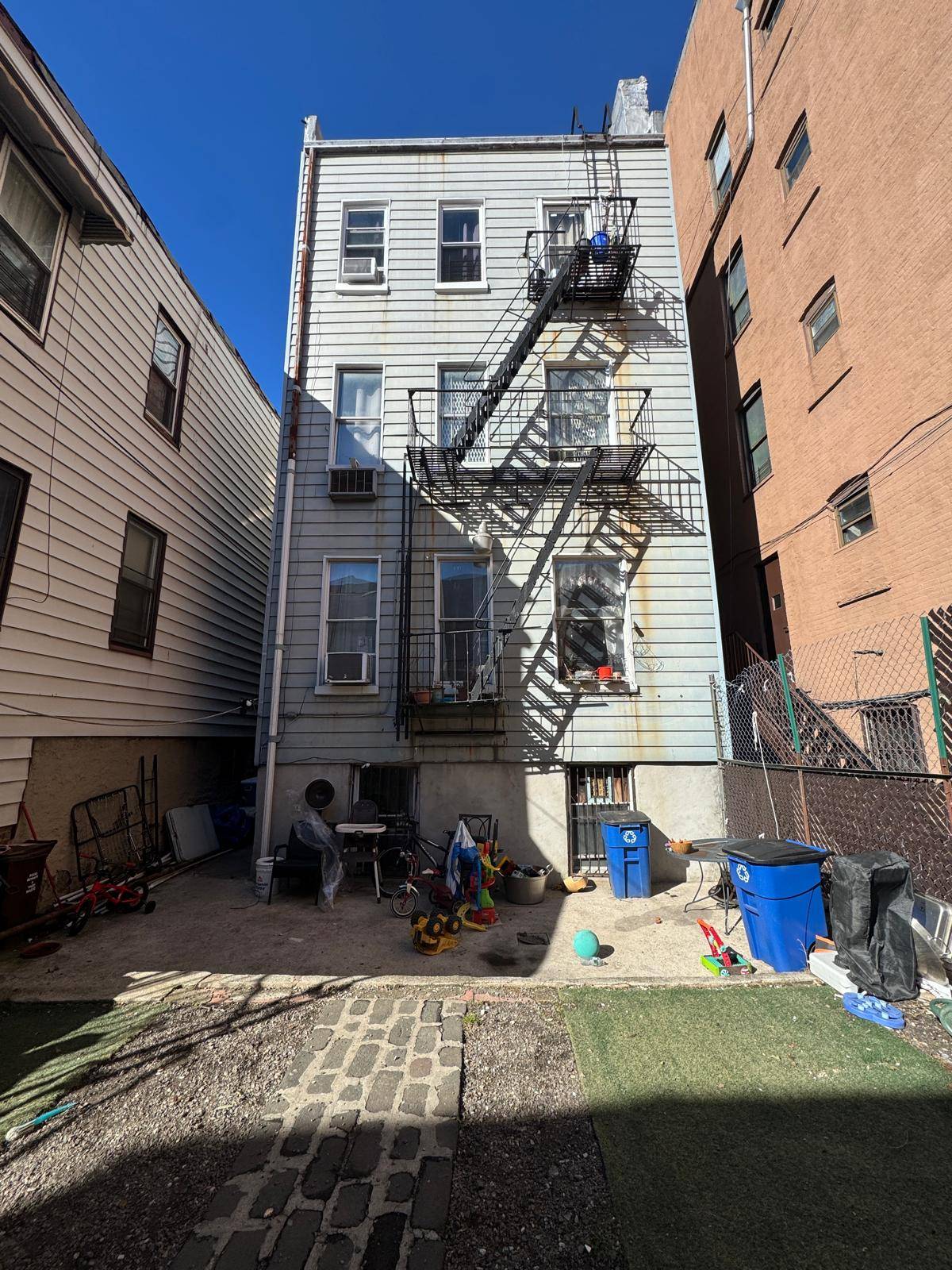 #2 photo, 590 Morris Park Avenue, Van Nest , NY 10460