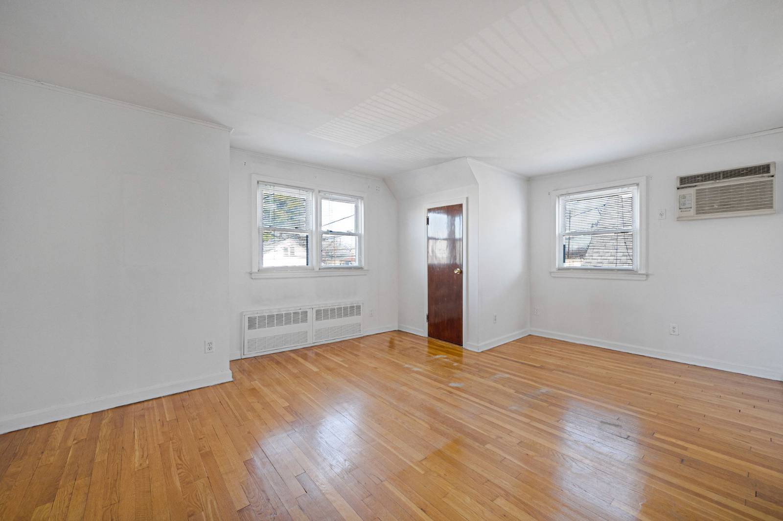 #28 photo, 34 Meyer Avenue, Valley Stream , NY 11580