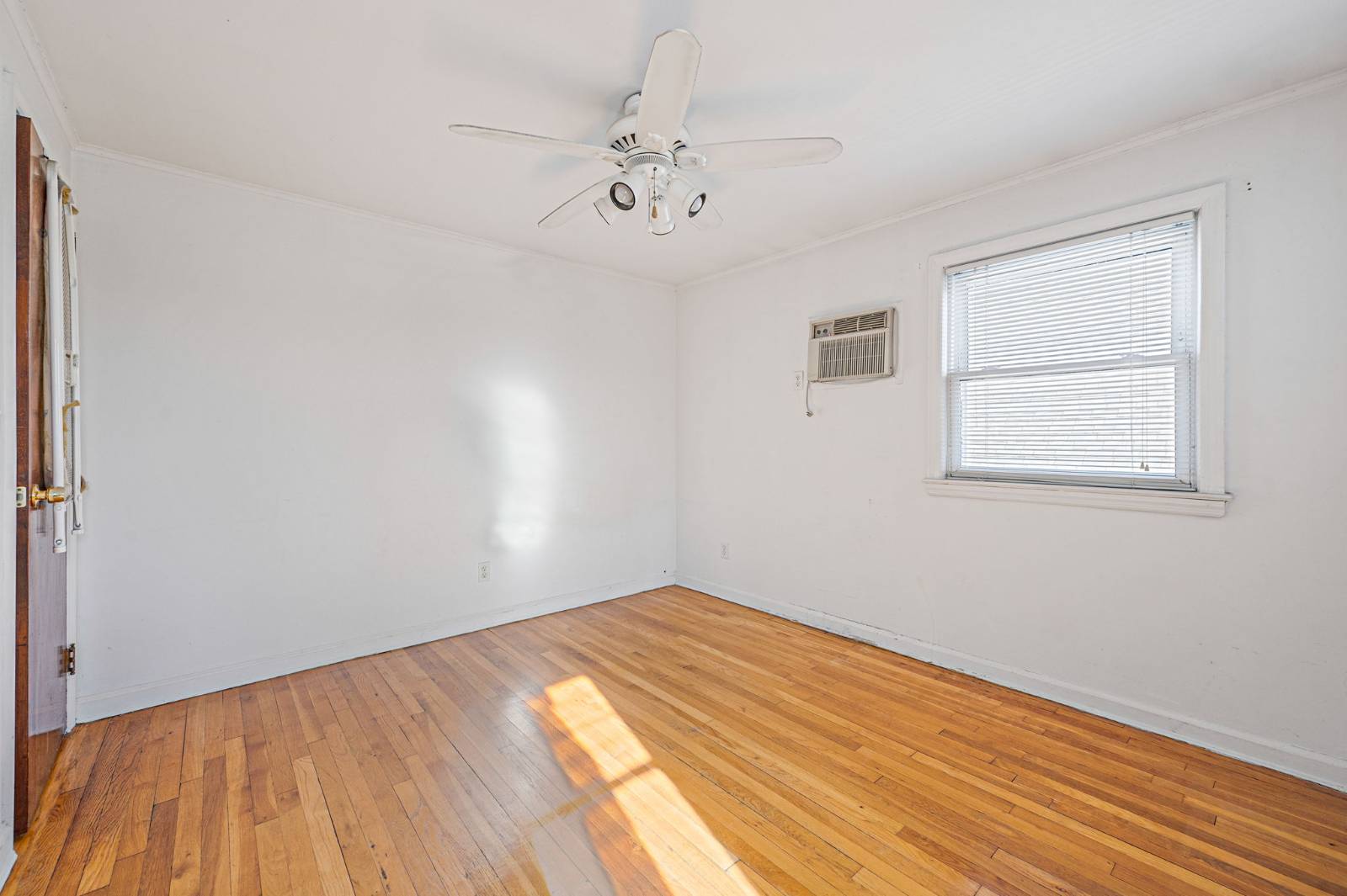 #38 photo, 34 Meyer Avenue, Valley Stream , NY 11580