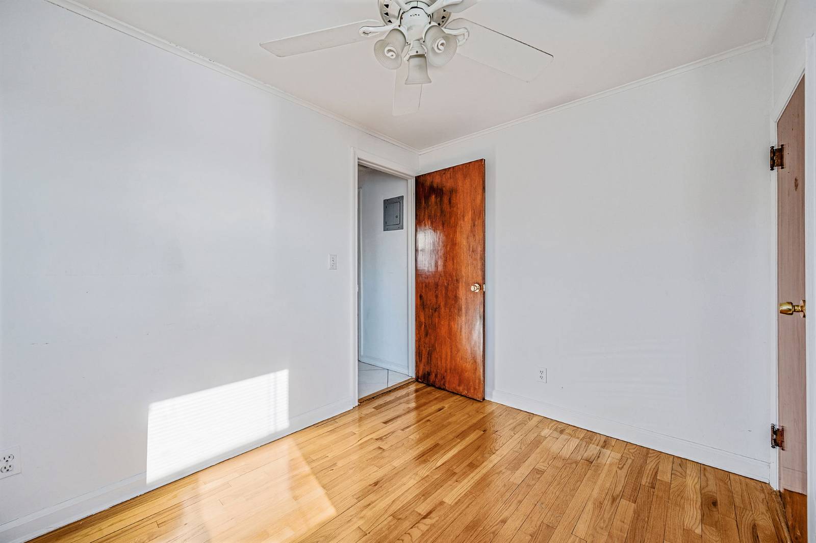 #42 photo, 34 Meyer Avenue, Valley Stream , NY 11580