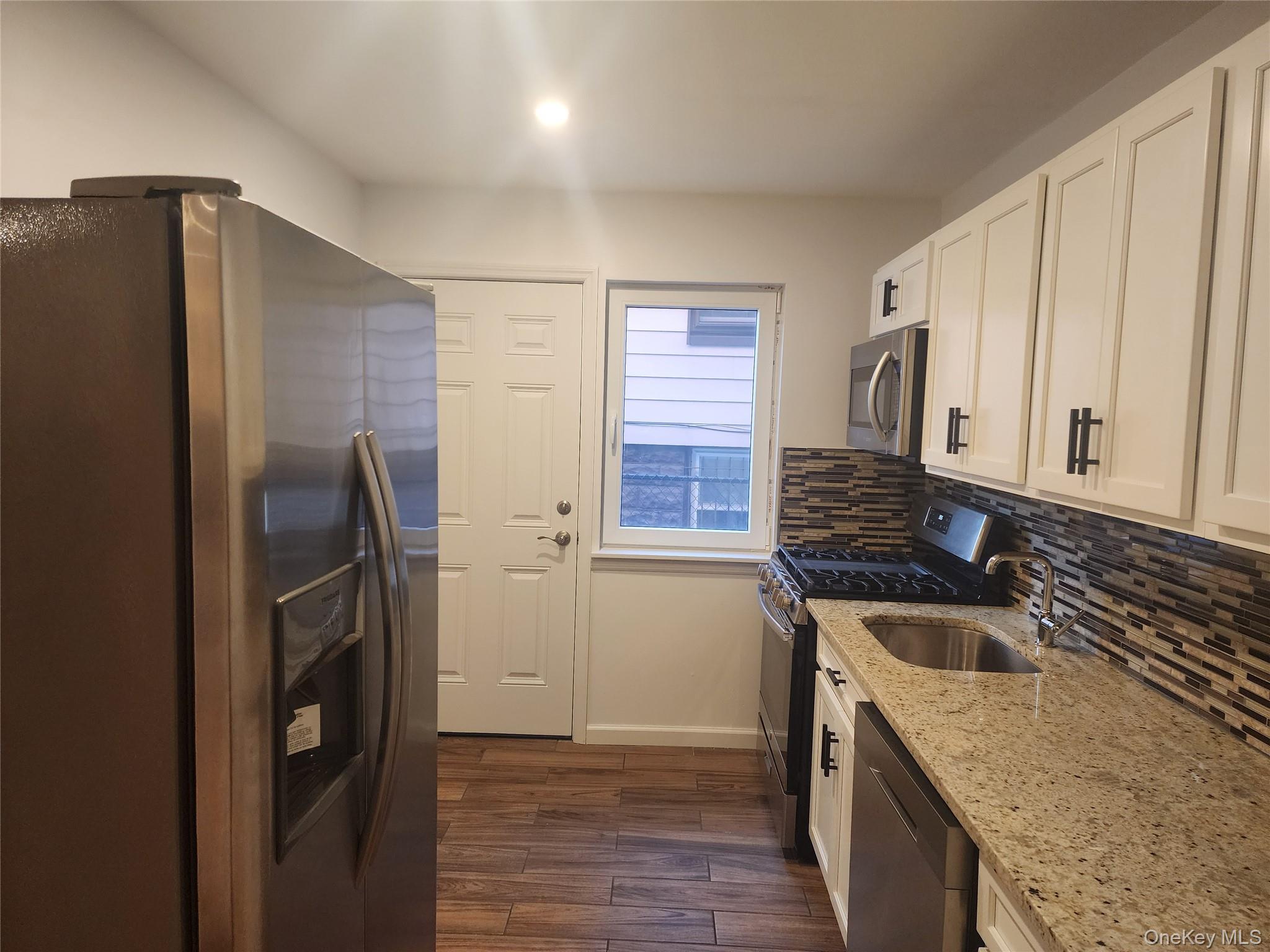 #1 photo, 79-56 77 Avenue, कुईंस Glendale , NY 11385