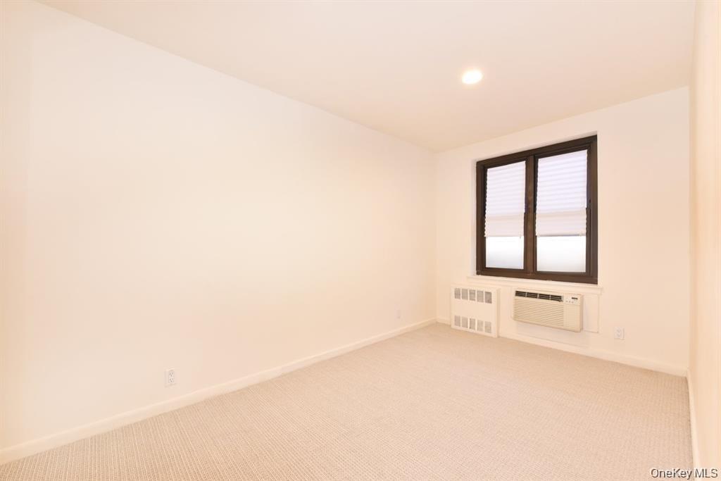 #11 photo, 15 Hill Park Avenue, नासाउ काउंटी Great Neck , NY 11021