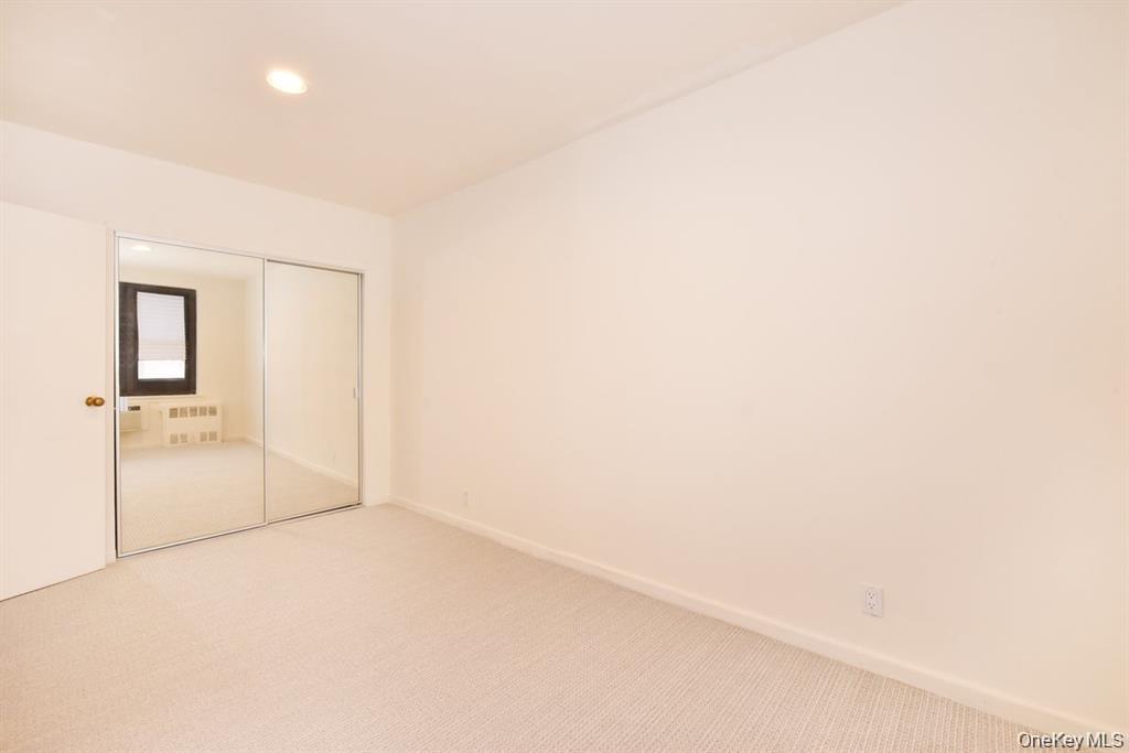 #12 photo, 15 Hill Park Avenue, नासाउ काउंटी Great Neck , NY 11021