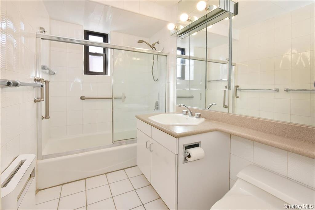 #13 photo, 15 Hill Park Avenue, नासाउ काउंटी Great Neck , NY 11021