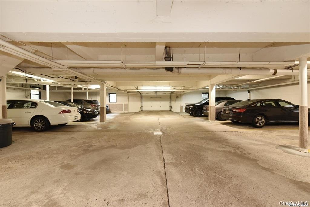 #16 photo, 15 Hill Park Avenue, नासाउ काउंटी Great Neck , NY 11021