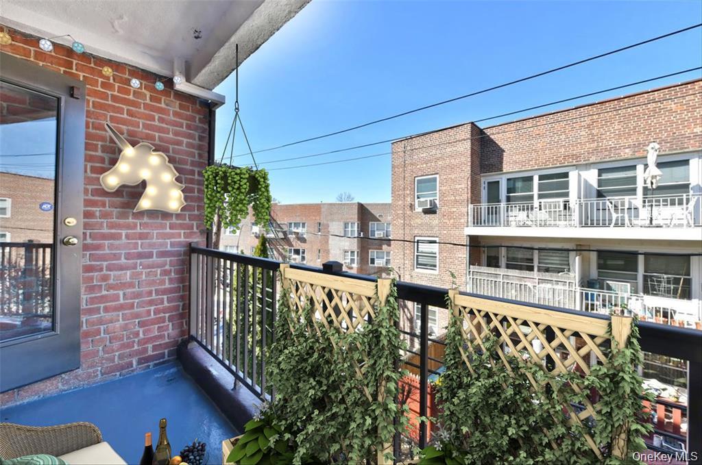 #4 photo, 15 Hill Park Avenue, नासाउ काउंटी Great Neck , NY 11021