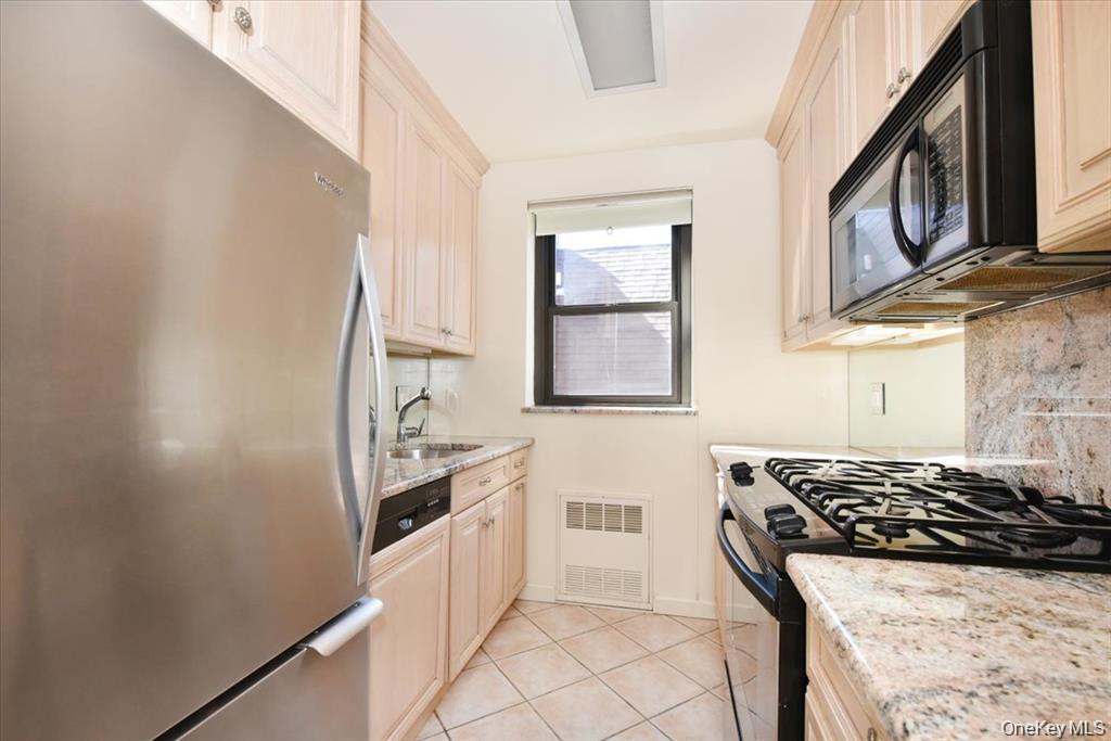 #6 photo, 15 Hill Park Avenue, नासाउ काउंटी Great Neck , NY 11021