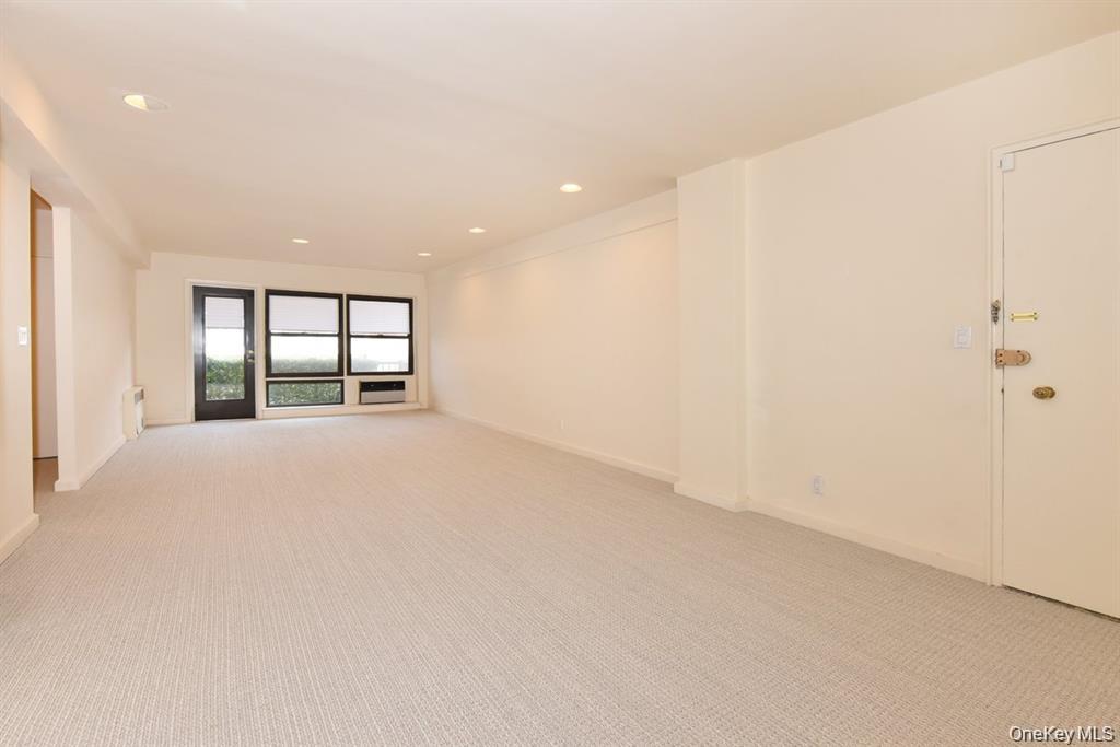 #7 photo, 15 Hill Park Avenue, नासाउ काउंटी Great Neck , NY 11021