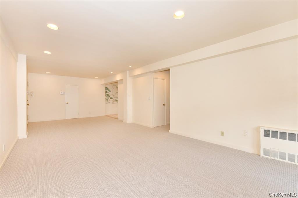 #8 photo, 15 Hill Park Avenue, नासाउ काउंटी Great Neck , NY 11021