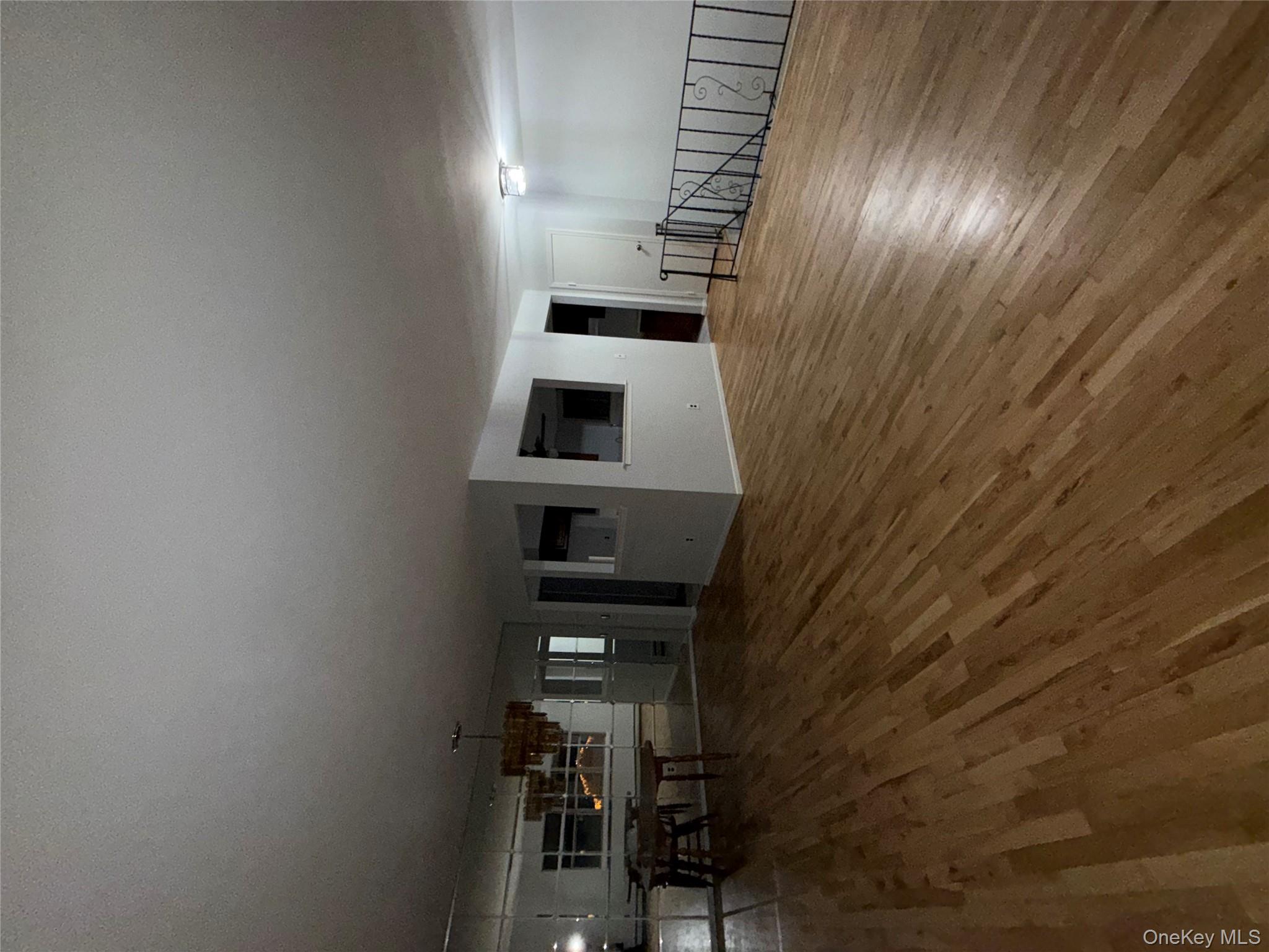 #11 photo, 227 N Walnut Street, नासाउ काउंटी Massapequa , NY 11758