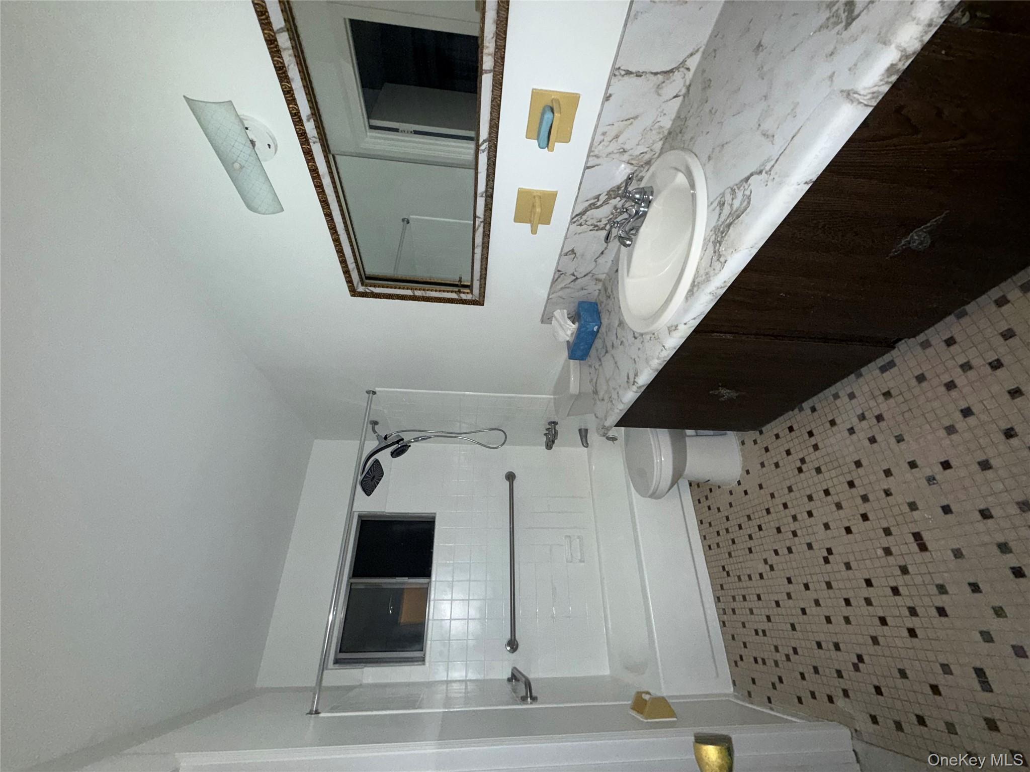 #17 photo, 227 N Walnut Street, नासाउ काउंटी Massapequa , NY 11758