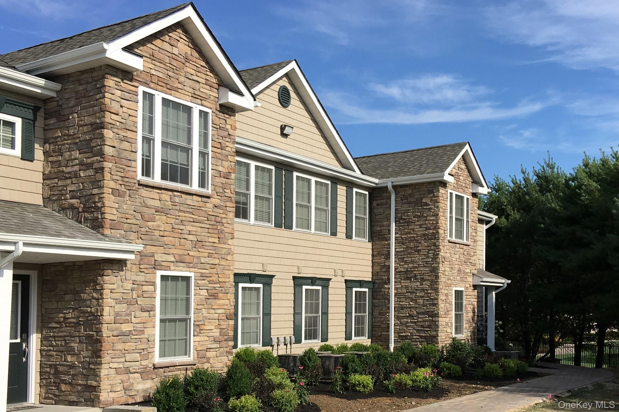 #1 photo, 1305 Vista View Drive, Саффолк ‖ Farmingville , NY 11738