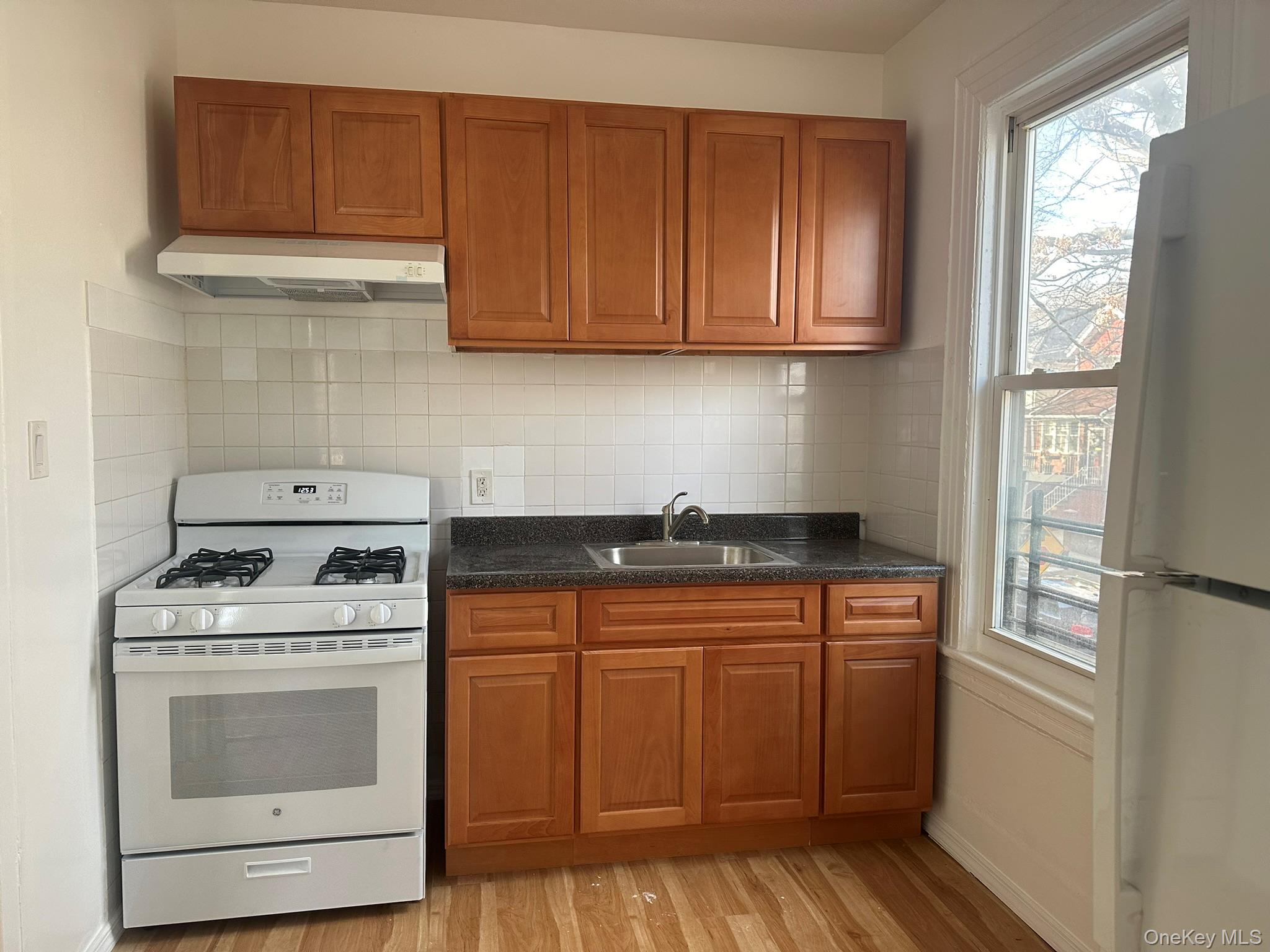 #3 photo, 85-20 85th Road, קווינס Woodhaven , NY 11421