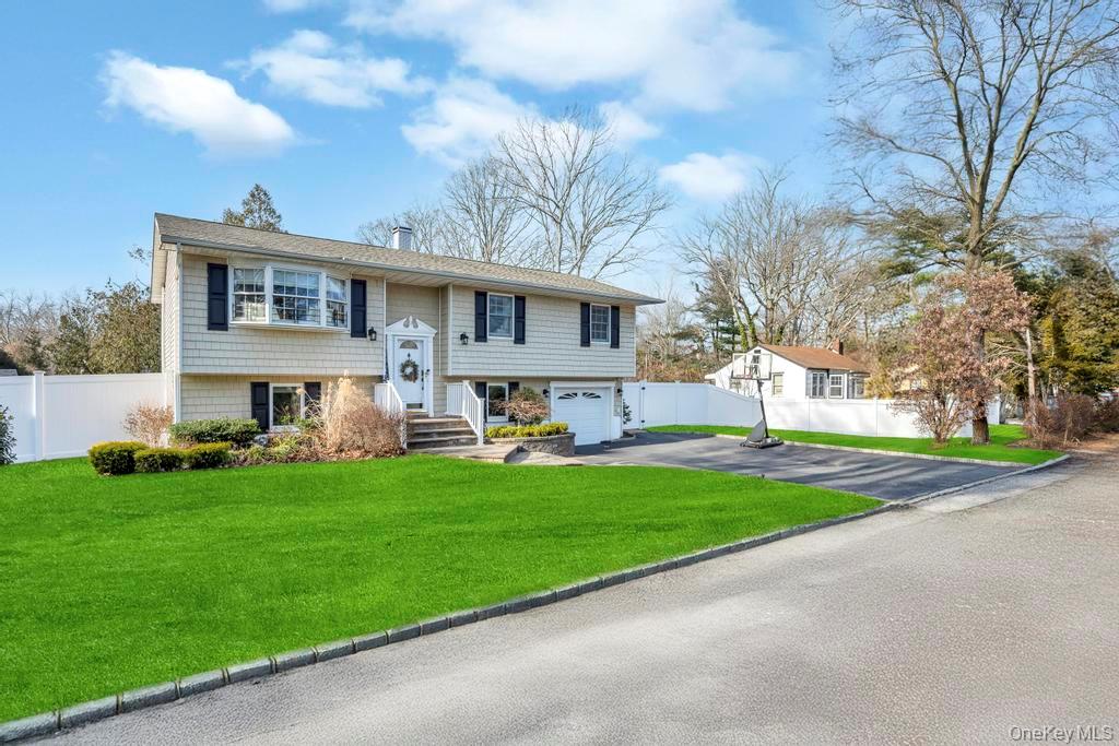 #1 photo, 62 Forest Avenue, सफ़ोक काउंटी Lake Grove , NY 11755