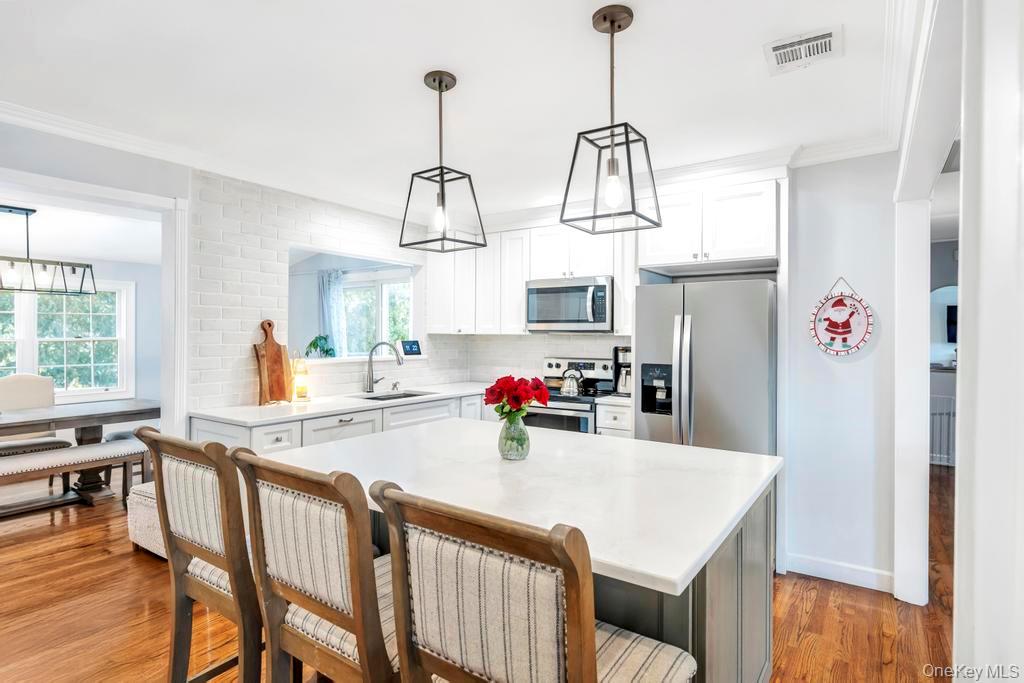 #10 photo, 62 Forest Avenue, सफ़ोक काउंटी Lake Grove , NY 11755