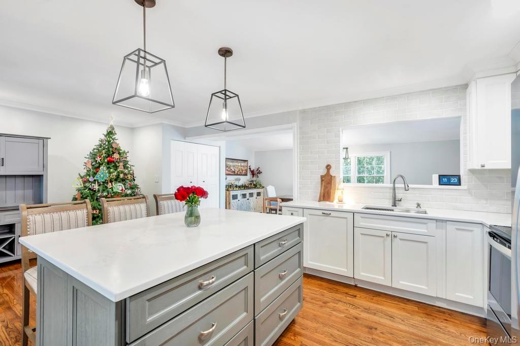 #13 photo, 62 Forest Avenue, सफ़ोक काउंटी Lake Grove , NY 11755