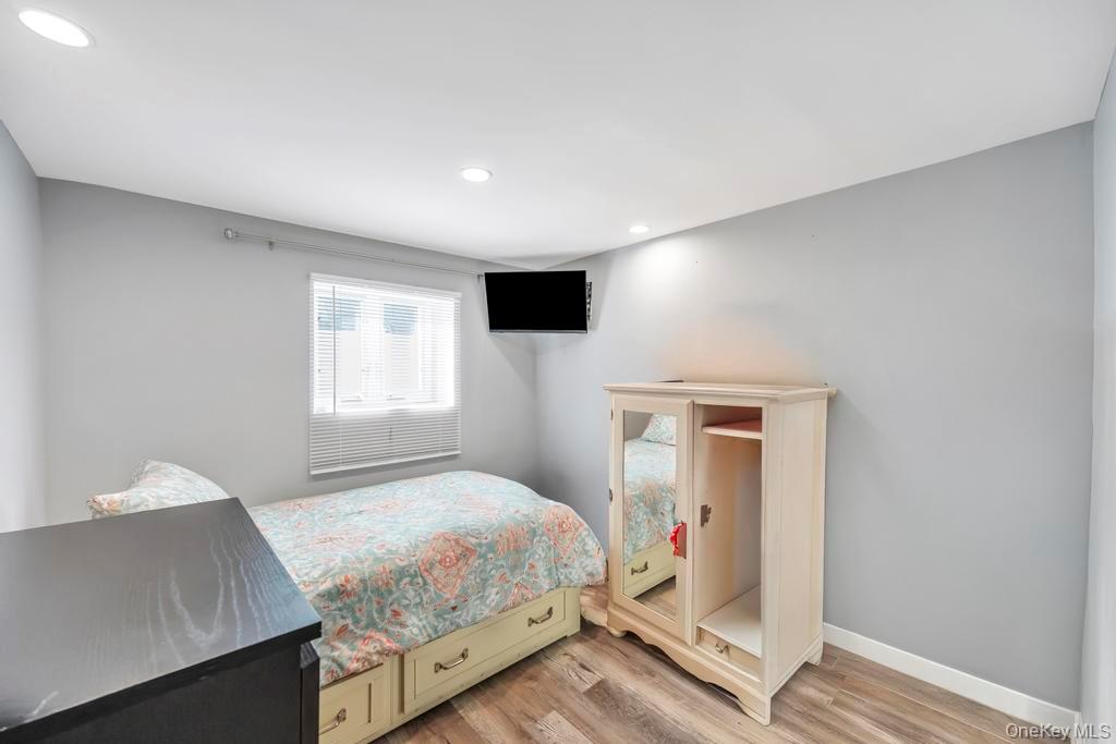 #24 photo, 62 Forest Avenue, सफ़ोक काउंटी Lake Grove , NY 11755