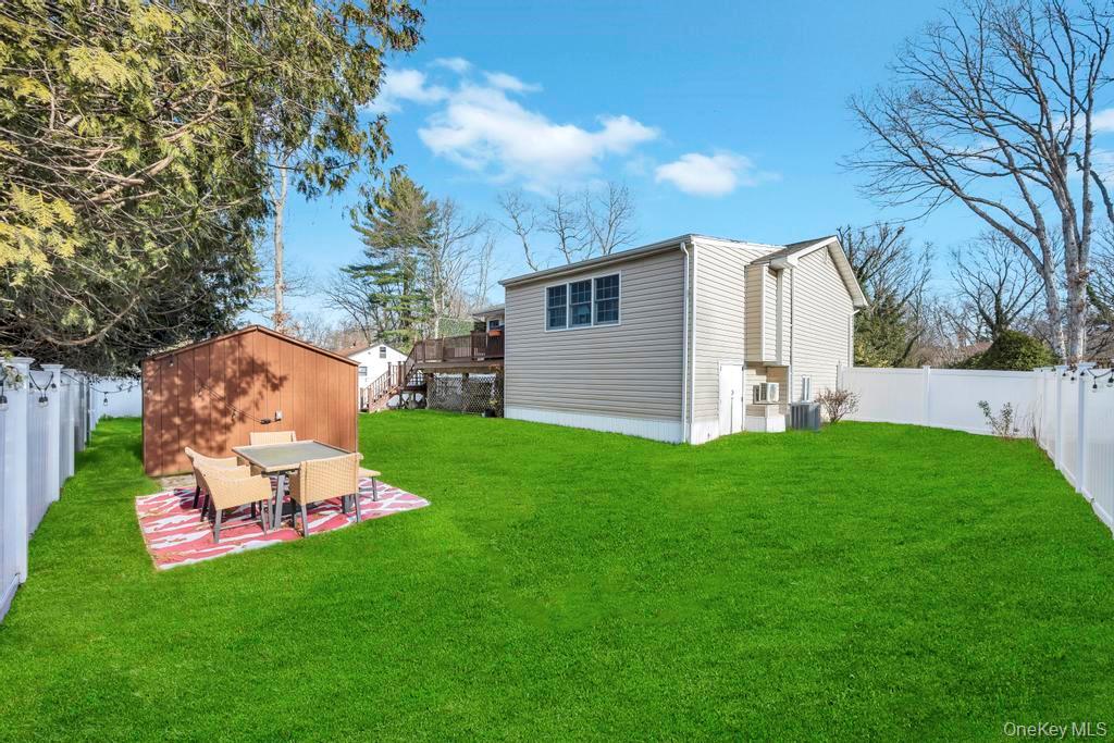 #3 photo, 62 Forest Avenue, सफ़ोक काउंटी Lake Grove , NY 11755