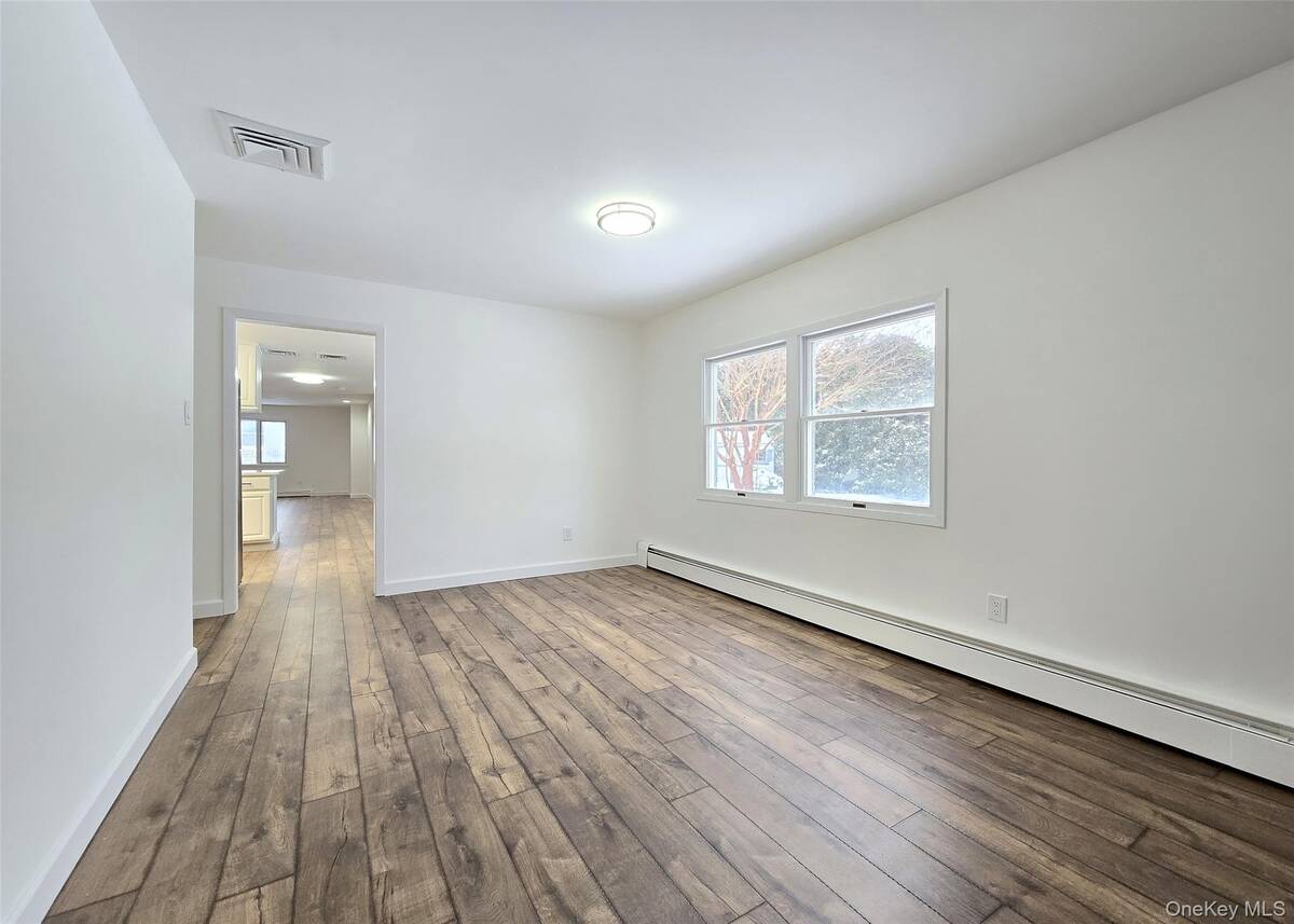 #13 photo, 35 Segatogue Lane, सफ़ोक काउंटी South Setauket , NY 11720