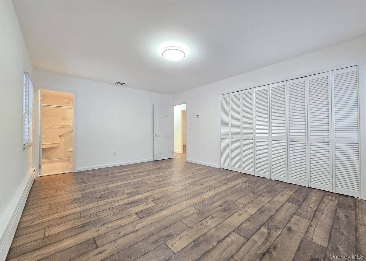 #16 photo, 35 Segatogue Lane, सफ़ोक काउंटी South Setauket , NY 11720