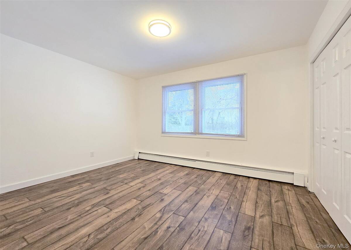 #19 photo, 35 Segatogue Lane, सफ़ोक काउंटी South Setauket , NY 11720