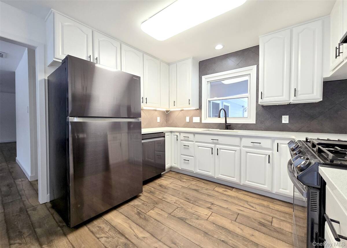 #4 photo, 35 Segatogue Lane, सफ़ोक काउंटी South Setauket , NY 11720