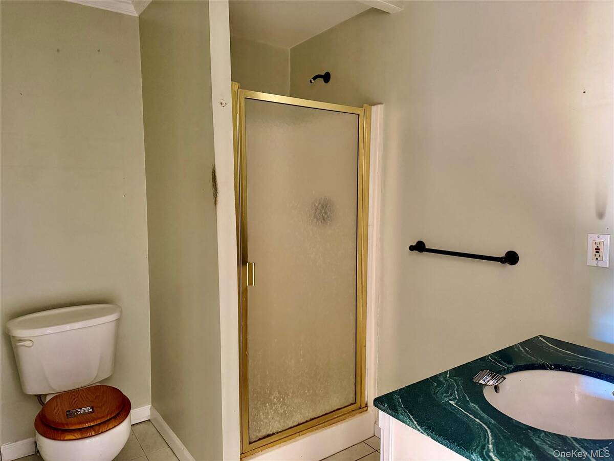 #23 photo, 26 N Swezeytown Road, מחוז סאפוק Middle Island , NY 11953