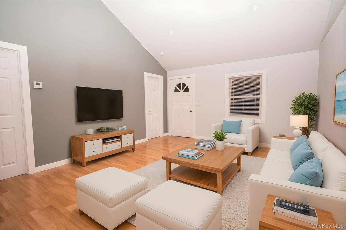 #1 photo, 27 Cynthia Lane, सफ़ोक काउंटी Center Moriches , NY 11934