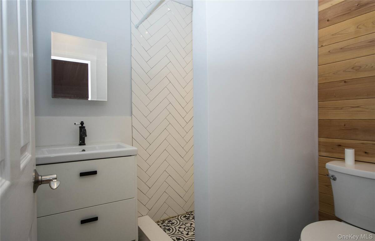 #11 photo, 27 Cynthia Lane, सफ़ोक काउंटी Center Moriches , NY 11934