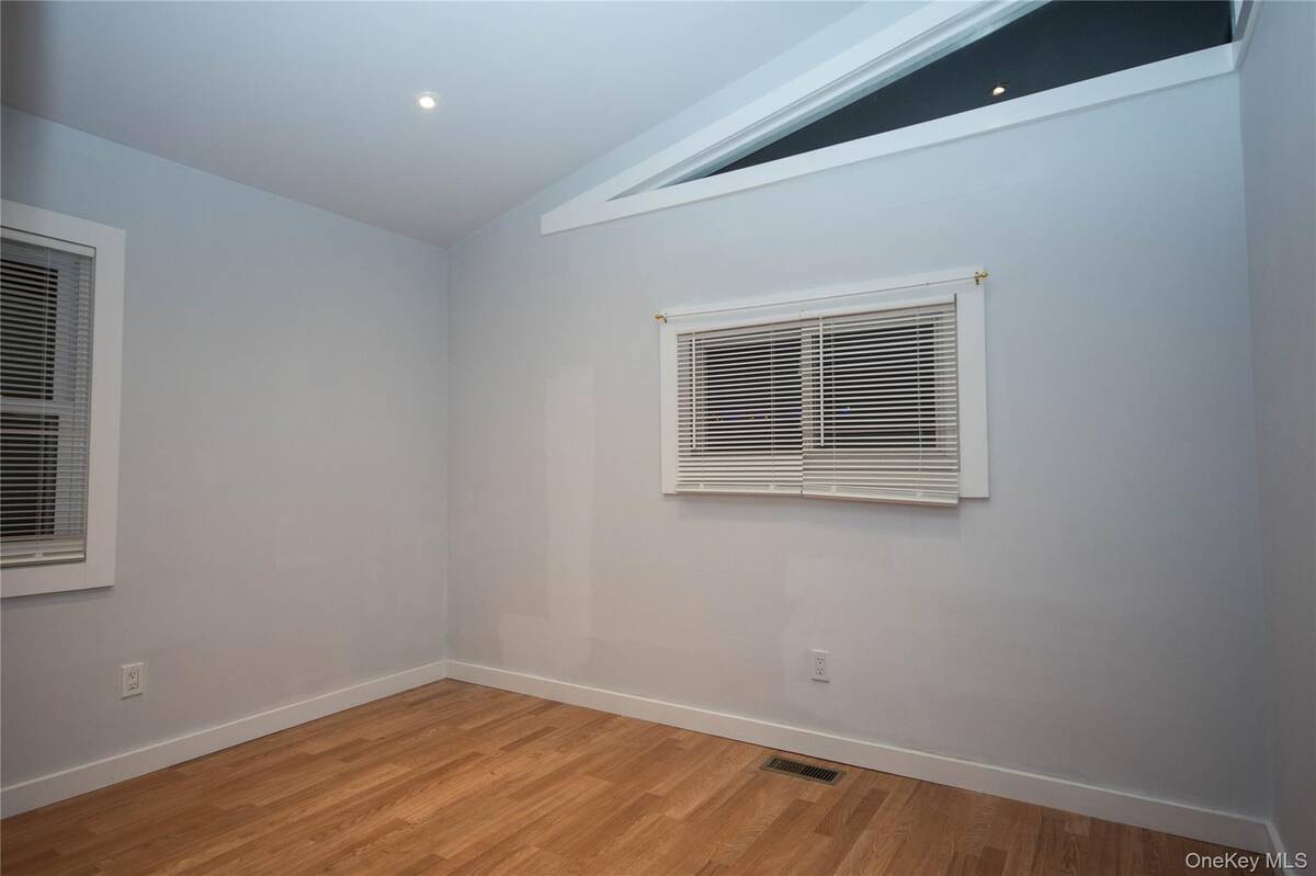 #4 photo, 27 Cynthia Lane, सफ़ोक काउंटी Center Moriches , NY 11934